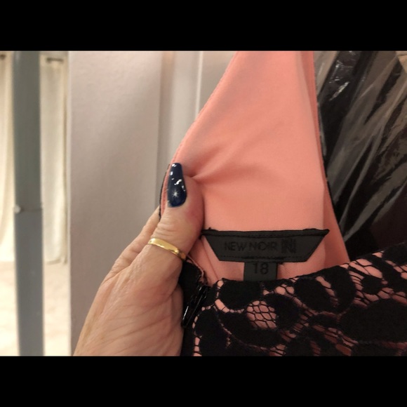 Beautiful lace and pink dress. - Picture 3 of 3